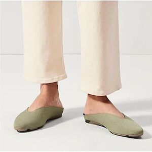 Rothy's Almond Demi Mules Flats Olive Khaki
Sage Neutral Cedar Green Size 9
